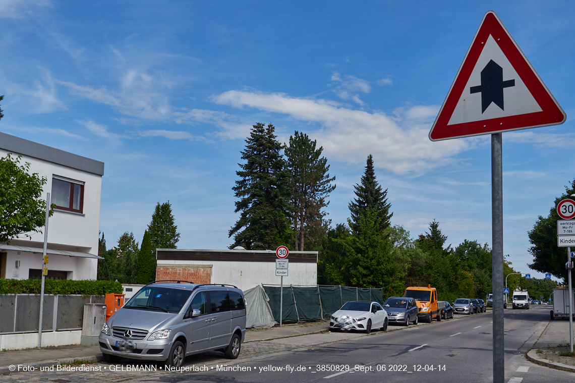 06.09.2022 - Baustelle an der Niederalmstraße 16 und Hugo-Lang-Bogen 13 in Neuperlach-Trudering